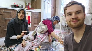 LIVING WITH A TURKISH FAMILY IN IZMIR 🇹🇷 [upl. by Mali]