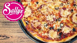 Pizza Rezept  Grundrezept Pizzateig amp schnelle Soße  Sallys Welt [upl. by Manfred]