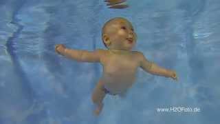 Babyschwimmen Unterwasserfotos im Babyschwimmkurs [upl. by Ender]