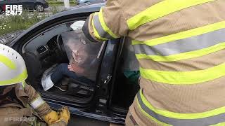 ONGEVAL MET BEKNELLING  BRANDWEER  UITRUK  PRIO 1  CAR CRASH  DUTCH FIREFIGHTERS [upl. by Notlek]