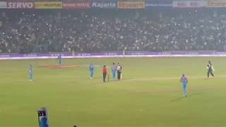 Ashish Nehra Bowling Last Over  Ashish Nehra Last Time on Cricket Ground [upl. by Abbey]